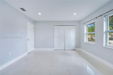 House in Miami, Florida 2 bedrooms, 95.5 sq.m. № 2069580 - photo 9