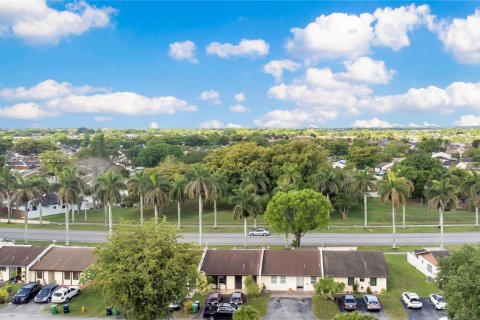 House in Miami, Florida 2 bedrooms, 95.5 sq.m. № 2069580 - photo 20