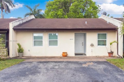 House in Miami, Florida 2 bedrooms, 95.5 sq.m. № 2069580 - photo 19