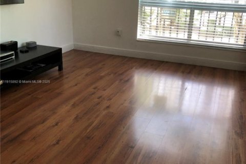Купить кондоминиум в Корал-Гейблс, Флорида 2 спальни, 90.02м2, № 2089964 - фото 2