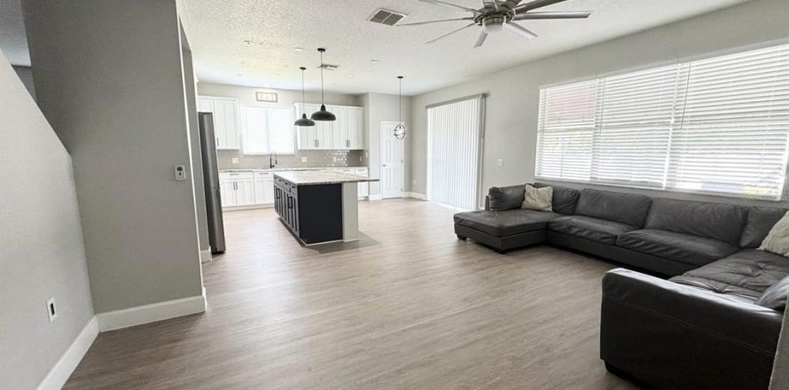 House in Orlando, Florida 3 bedrooms, 272.85 sq.m. № 2393962