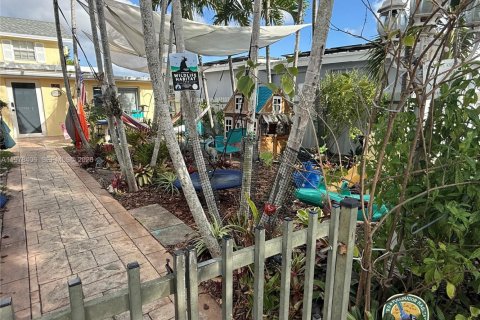 House in Miami, Florida 3 bedrooms, 166.48 sq.m. № 2042190 - photo 3