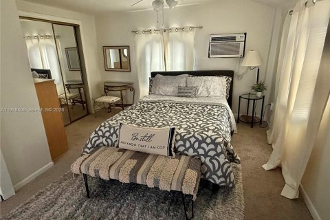 House in Miami, Florida 3 bedrooms, 166.48 sq.m. № 2042190 - photo 19