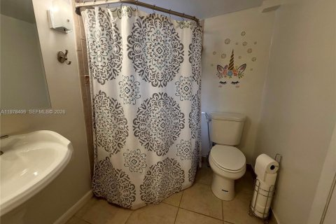 House in Miami, Florida 3 bedrooms, 166.48 sq.m. № 2042190 - photo 26