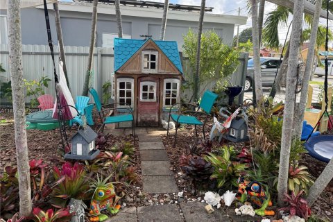 House in Miami, Florida 3 bedrooms, 166.48 sq.m. № 2042190 - photo 8