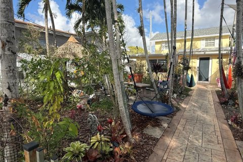 House in Miami, Florida 3 bedrooms, 166.48 sq.m. № 2042190 - photo 4