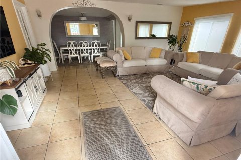 House in Miami, Florida 3 bedrooms, 166.48 sq.m. № 2042190 - photo 27