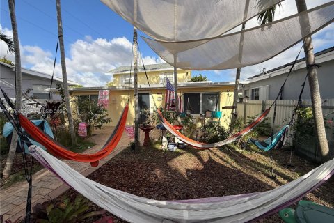 House in Miami, Florida 3 bedrooms, 166.48 sq.m. № 2042190 - photo 9