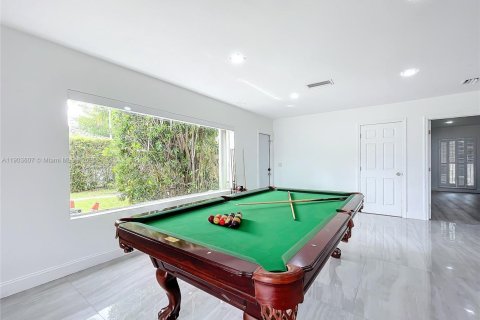 Casa en venta en Hollywood, Florida, 6 dormitorios, 297.57 m2 № 1955733 - foto 17
