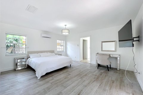 Casa en venta en Hollywood, Florida, 6 dormitorios, 297.57 m2 № 1955733 - foto 22