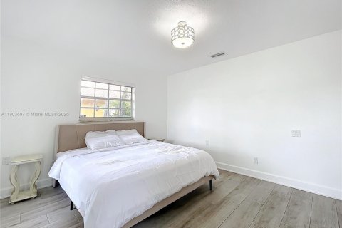 Casa en venta en Hollywood, Florida, 6 dormitorios, 297.57 m2 № 1955733 - foto 24