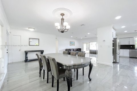 Casa en venta en Hollywood, Florida, 6 dormitorios, 297.57 m2 № 1955733 - foto 10