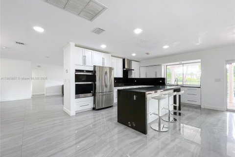 Casa en venta en Hollywood, Florida, 6 dormitorios, 297.57 m2 № 1955733 - foto 14
