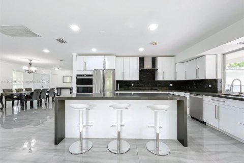 Casa en venta en Hollywood, Florida, 6 dormitorios, 297.57 m2 № 1955733 - foto 18