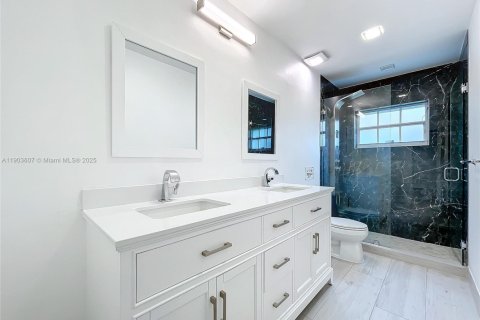 Casa en venta en Hollywood, Florida, 6 dormitorios, 297.57 m2 № 1955733 - foto 23