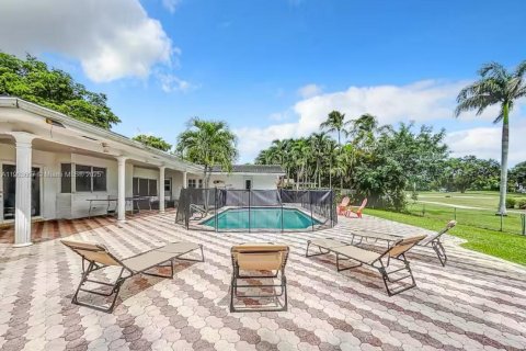 Casa en venta en Hollywood, Florida, 6 dormitorios, 297.57 m2 № 1955733 - foto 1