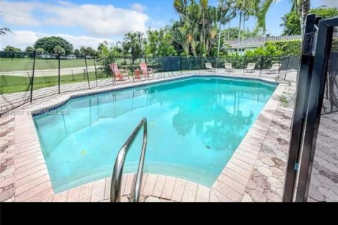 Casa en venta en Hollywood, Florida, 6 dormitorios, 297.57 m2 № 1955733 - foto 6