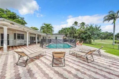 Casa en venta en Hollywood, Florida, 6 dormitorios, 297.57 m2 № 1955733 - foto 4