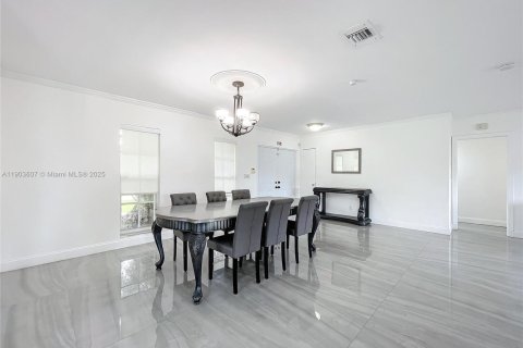 Casa en venta en Hollywood, Florida, 6 dormitorios, 297.57 m2 № 1955733 - foto 7
