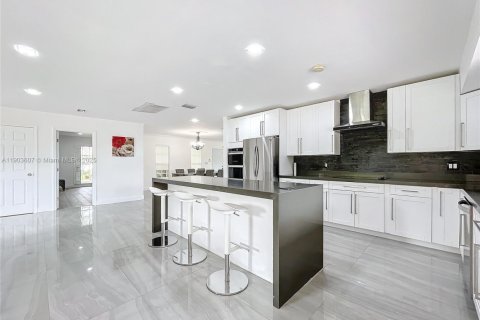 Casa en venta en Hollywood, Florida, 6 dormitorios, 297.57 m2 № 1955733 - foto 13