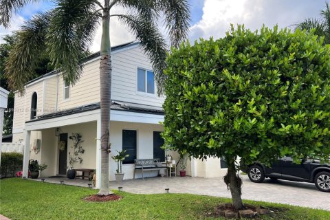 House in Sunrise, Florida 4 bedrooms, 168.52 sq.m. № 1945618 - photo 2