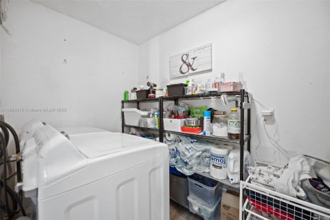 Casa en venta en Sunrise, Florida, 4 dormitorios, 168.52 m2 № 1945618 - foto 29