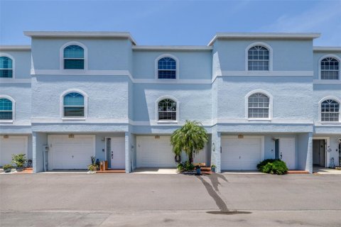 Adosado en venta en Tierra Verde, Florida, 2 dormitorios, 148.64 m2 № 1831263 - foto 1