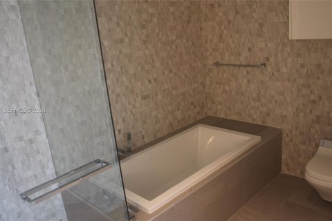 Condo in Miami, Florida, 1 bedroom № 2006289 - photo 12