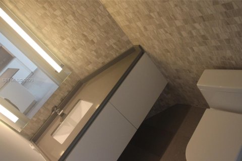 Condo in Miami, Florida, 1 bedroom № 2006289 - photo 4