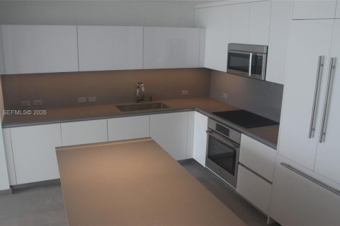 Condo in Miami, Florida, 1 bedroom № 2006289 - photo 2