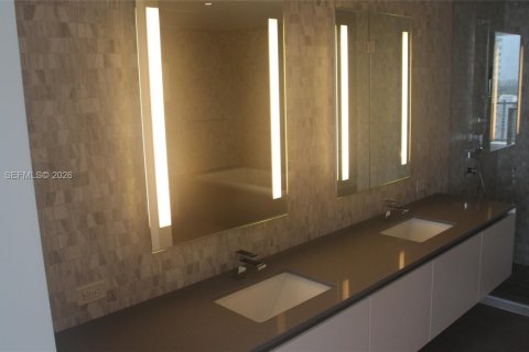 Condo in Miami, Florida, 1 bedroom № 2006289 - photo 10