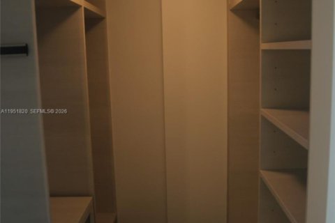 Condo in Miami, Florida, 1 bedroom № 2006289 - photo 11