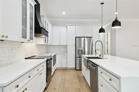 Casa en venta en Tampa, Florida, 5 dormitorios, 282.42 m2 № 2203989 - foto 9