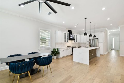 Casa en venta en Tampa, Florida, 5 dormitorios, 282.42 m2 № 2203989 - foto 6