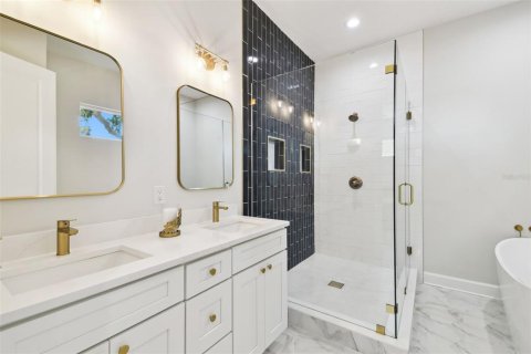 Casa en venta en Tampa, Florida, 5 dormitorios, 282.42 m2 № 2203989 - foto 13