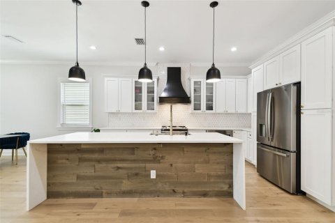 Casa en venta en Tampa, Florida, 5 dormitorios, 282.42 m2 № 2203989 - foto 5