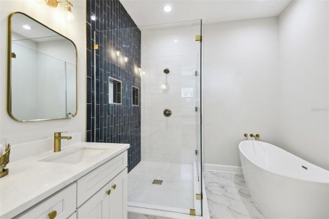 Casa en venta en Tampa, Florida, 5 dormitorios, 282.42 m2 № 2203989 - foto 12