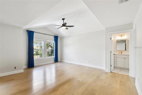 Casa en venta en Tampa, Florida, 5 dormitorios, 282.42 m2 № 2203989 - foto 24