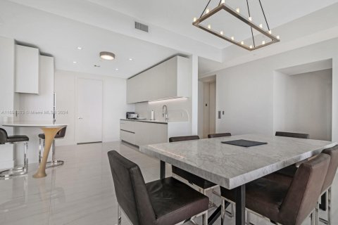 Condo in Sunny Isles Beach, Florida, 2 bedrooms  № 1452044 - photo 25