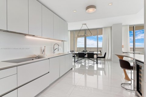 Condo in Sunny Isles Beach, Florida, 2 bedrooms  № 1452044 - photo 10