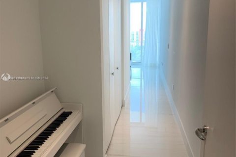 Condo in Sunny Isles Beach, Florida, 2 bedrooms  № 1452044 - photo 24