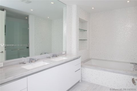 Condo in Sunny Isles Beach, Florida, 2 bedrooms  № 1452044 - photo 15