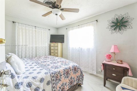 House in Margate, Florida 3 bedrooms, 138.05 sq.m. № 1790599 - photo 13
