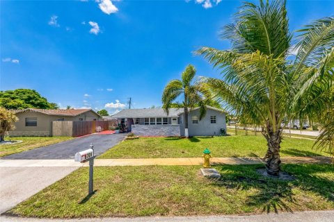 House in Margate, Florida 3 bedrooms, 138.05 sq.m. № 1790599 - photo 1