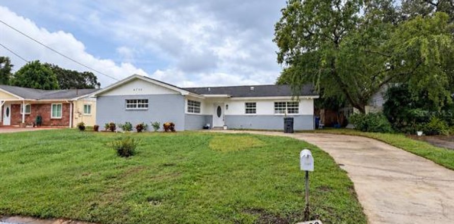 Villa ou maison à Tampa, Floride 5 chambres, 186.55 m2 № 2412563