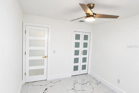 Villa ou maison à vendre à Tampa, Floride: 5 chambres, 186.55 m2 № 2412563 - photo 5