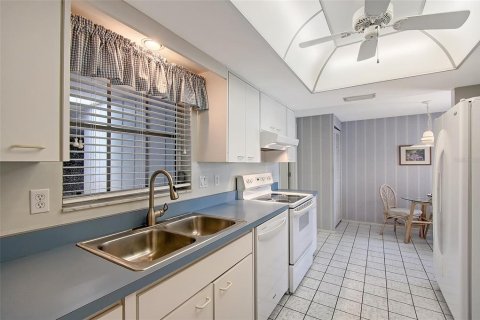 Copropriété à vendre à Sarasota, Floride: 2 chambres, 142.33 m2 № 1792995 - photo 18