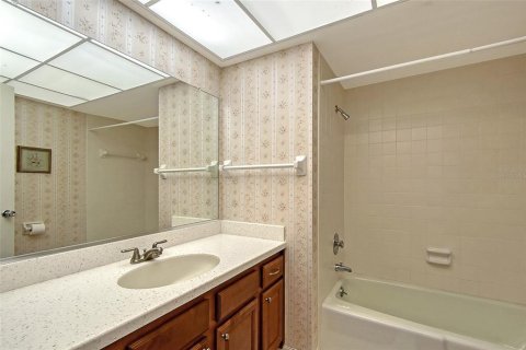 Copropriété à vendre à Sarasota, Floride: 2 chambres, 142.33 m2 № 1792995 - photo 30