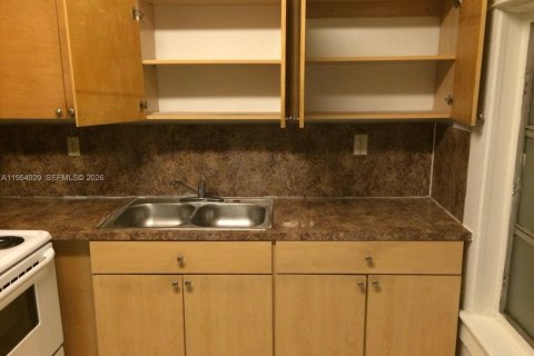 Propiedad comercial en venta en Miami, Florida, 125.14 m2 № 2010153 - foto 12