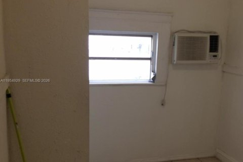 Propiedad comercial en venta en Miami, Florida, 125.14 m2 № 2010153 - foto 10